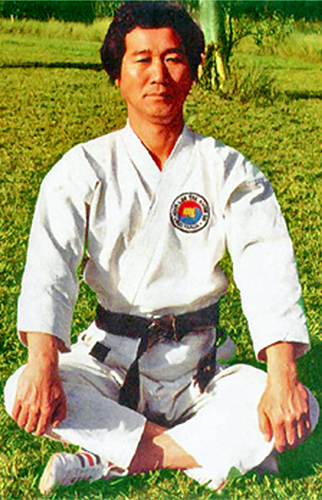 mr_lee_sitting2